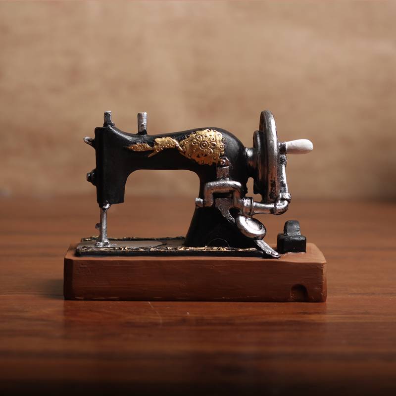American retro creative sewing machine model swing clothing shop restaurant cafe shop window lane decoration