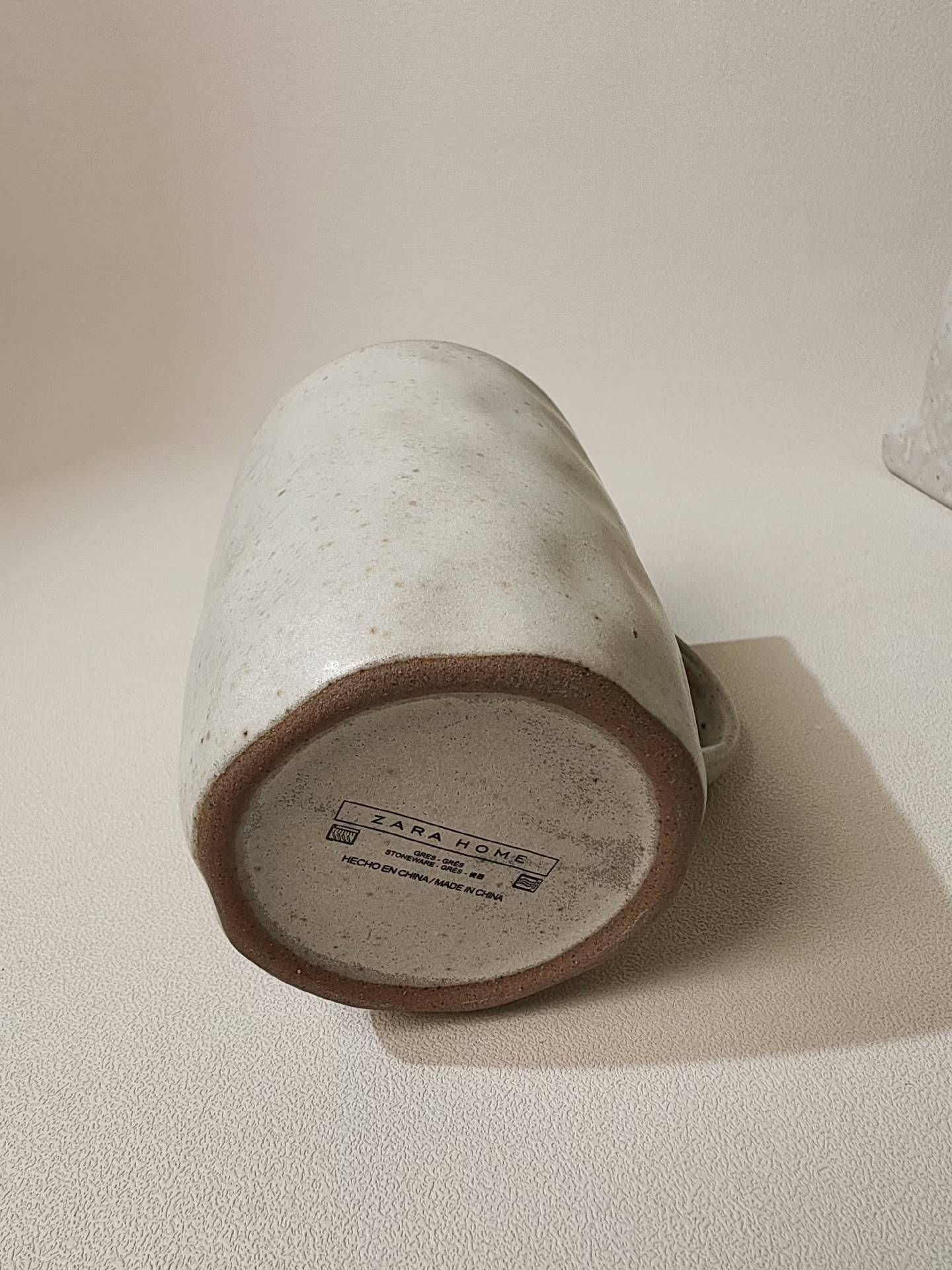 Exit Europe and the United States, Nordic Simple Wind, High -temperature Ceramics Sesame Glaze Rabbit Water Cup · ZA
