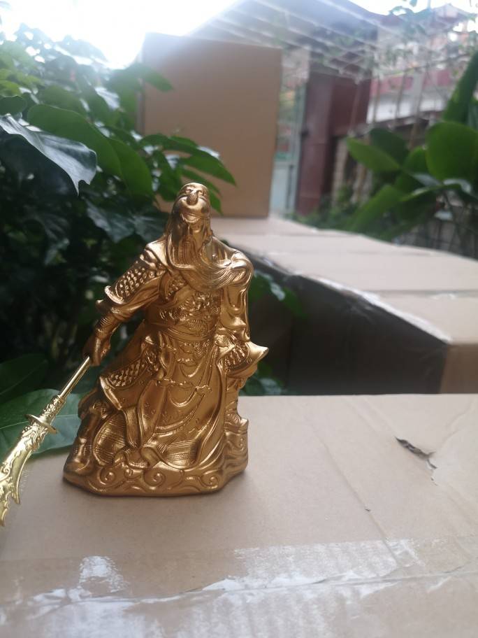 Guan Gong Golden Swelling Resin Crafts 14cm Gaman Bodhisattva is like car home ornaments