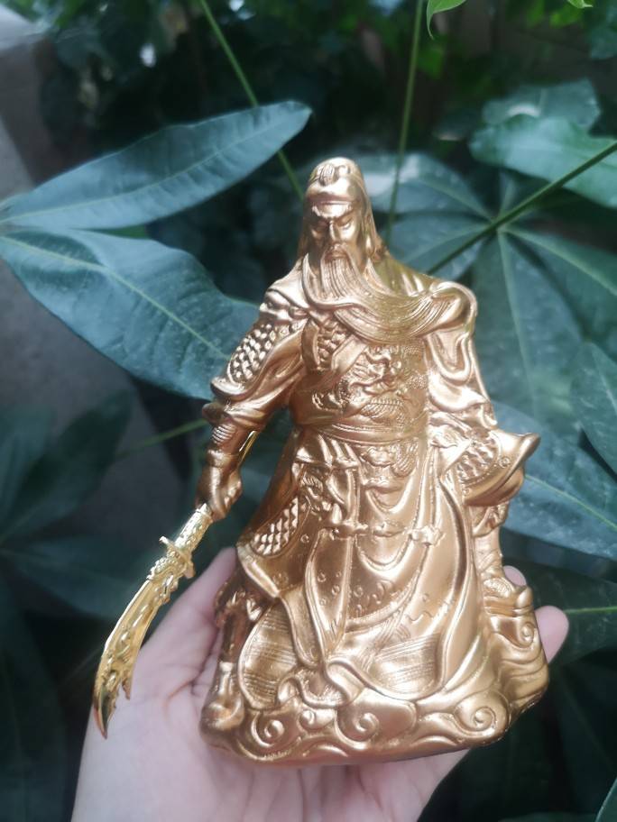 Guan Gong Golden Swelling Resin Crafts 14cm Gaman Bodhisattva is like car home ornaments