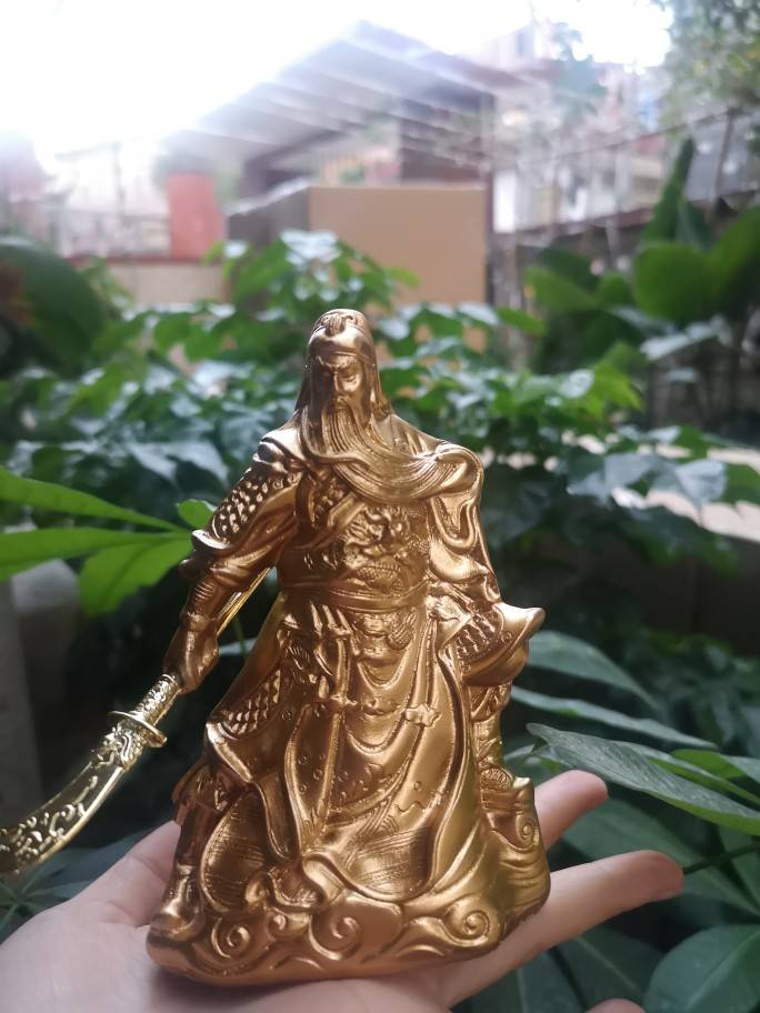 Guan Gong Golden Swelling Resin Crafts 14cm Gaman Bodhisattva is like car home ornaments