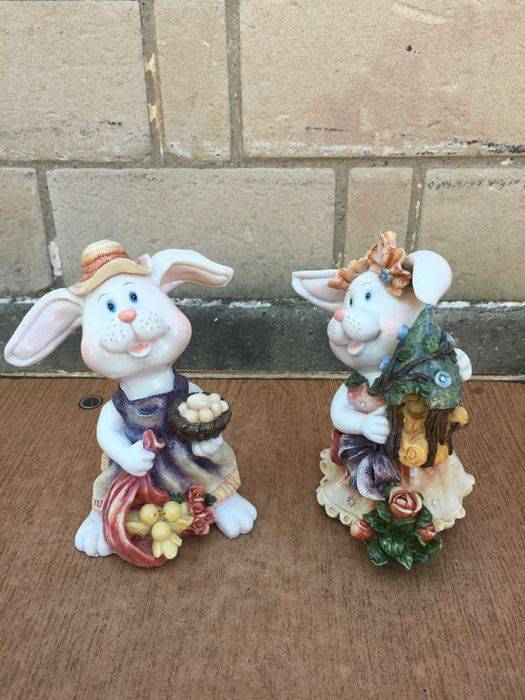 American rural citizen couple lonely grade decoration