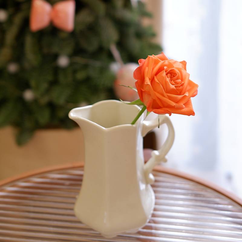 Modern creative vase Simple ceramic vase pot creamy small milk pot home ornament kitchen blade