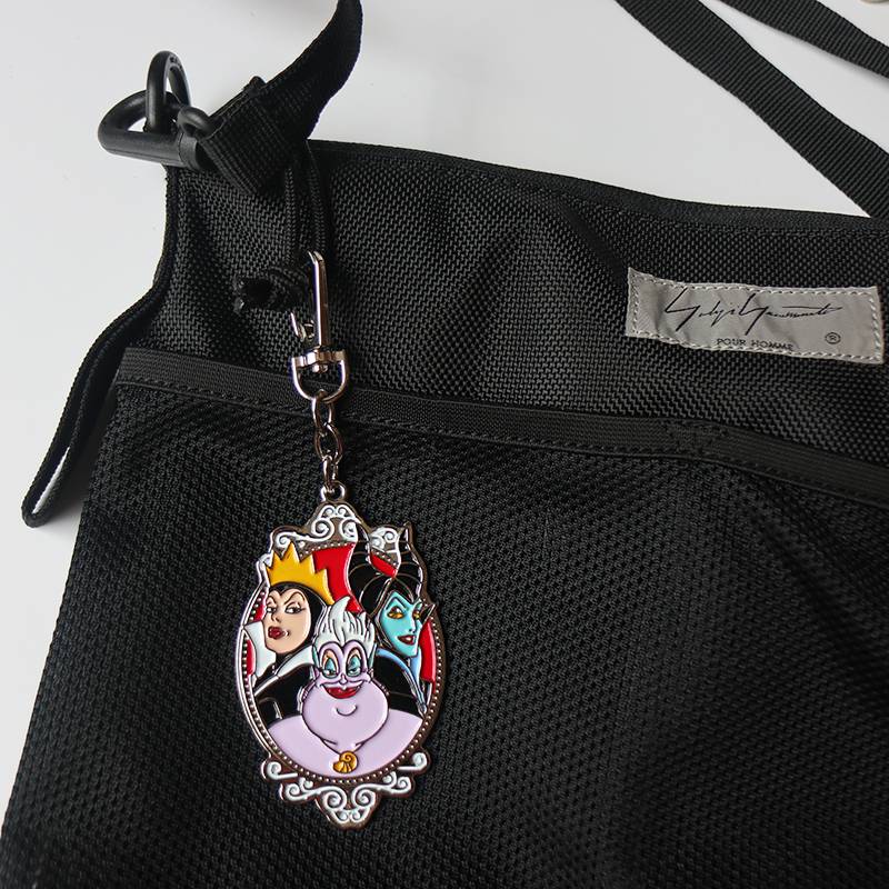 Tail queen Usula metal keychain pendant