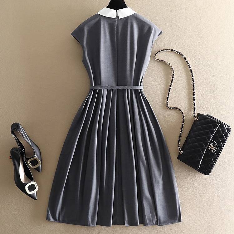 Gray waist is thin and large temperament dress