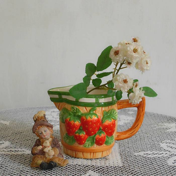 Strawberry milk can mini doll ornaments