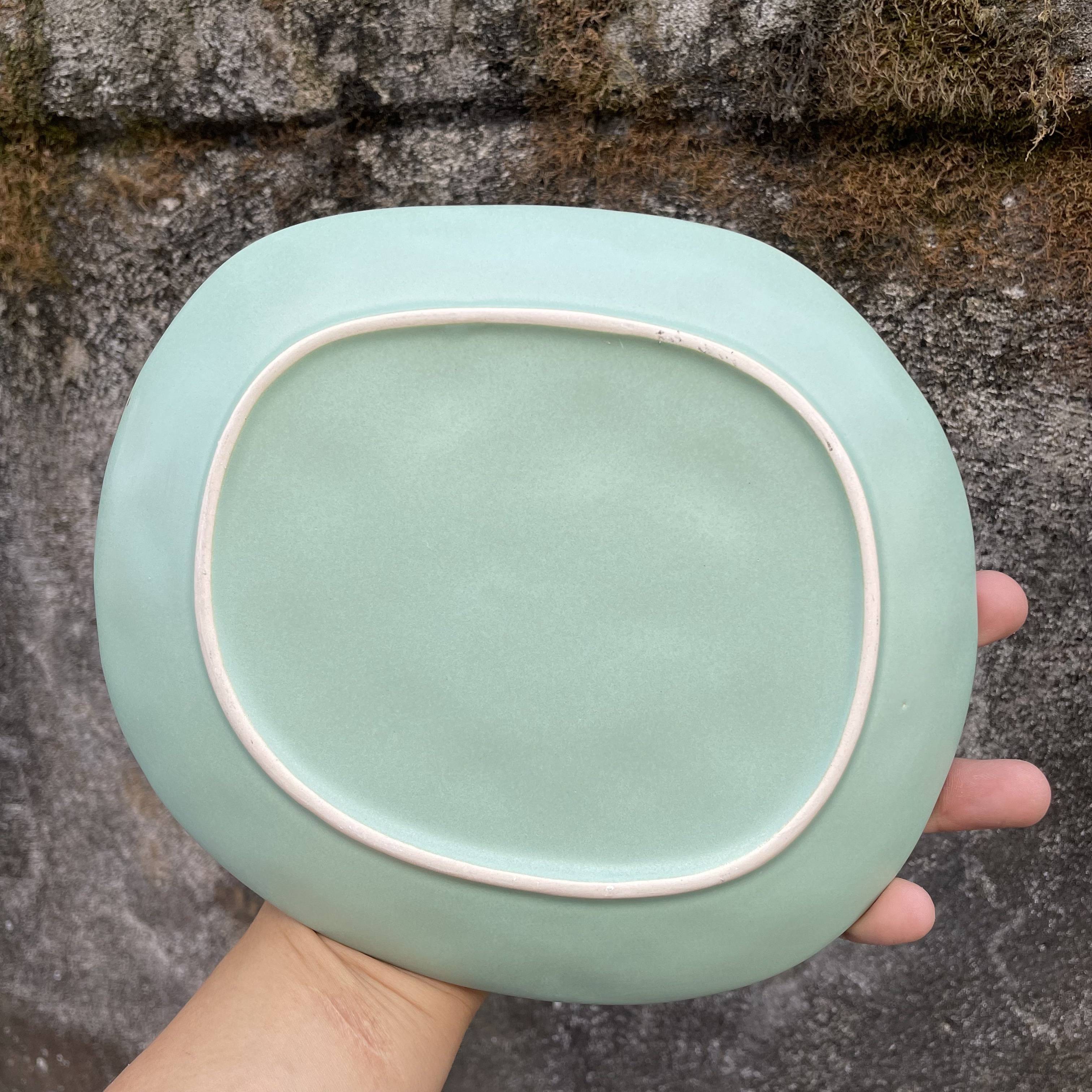 Ceramic green rabbit plate cute cartoon alien dish high -value disk creative ornament dessert disk