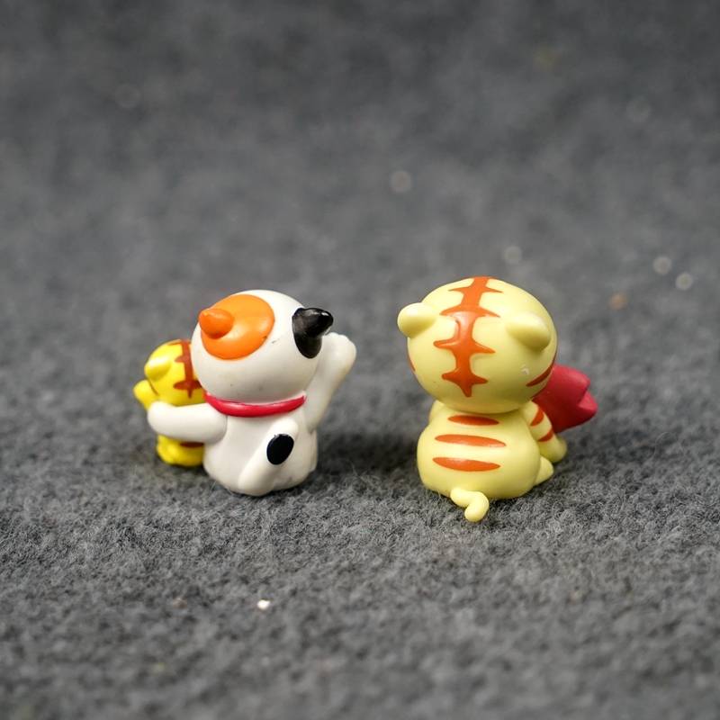 The Japanese single kitten has a desktop hand -to -hand ornament defect every year