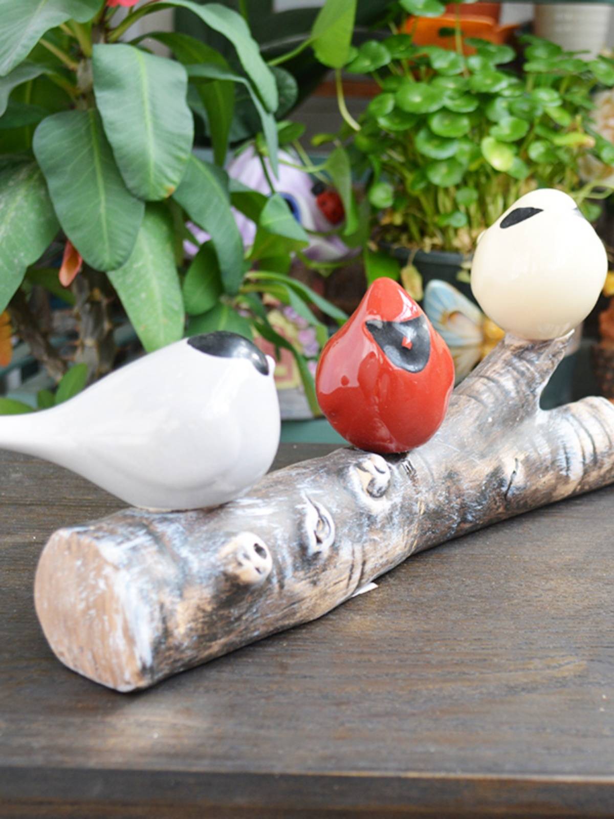 Vintage old ceramic bird garden decoration decoration