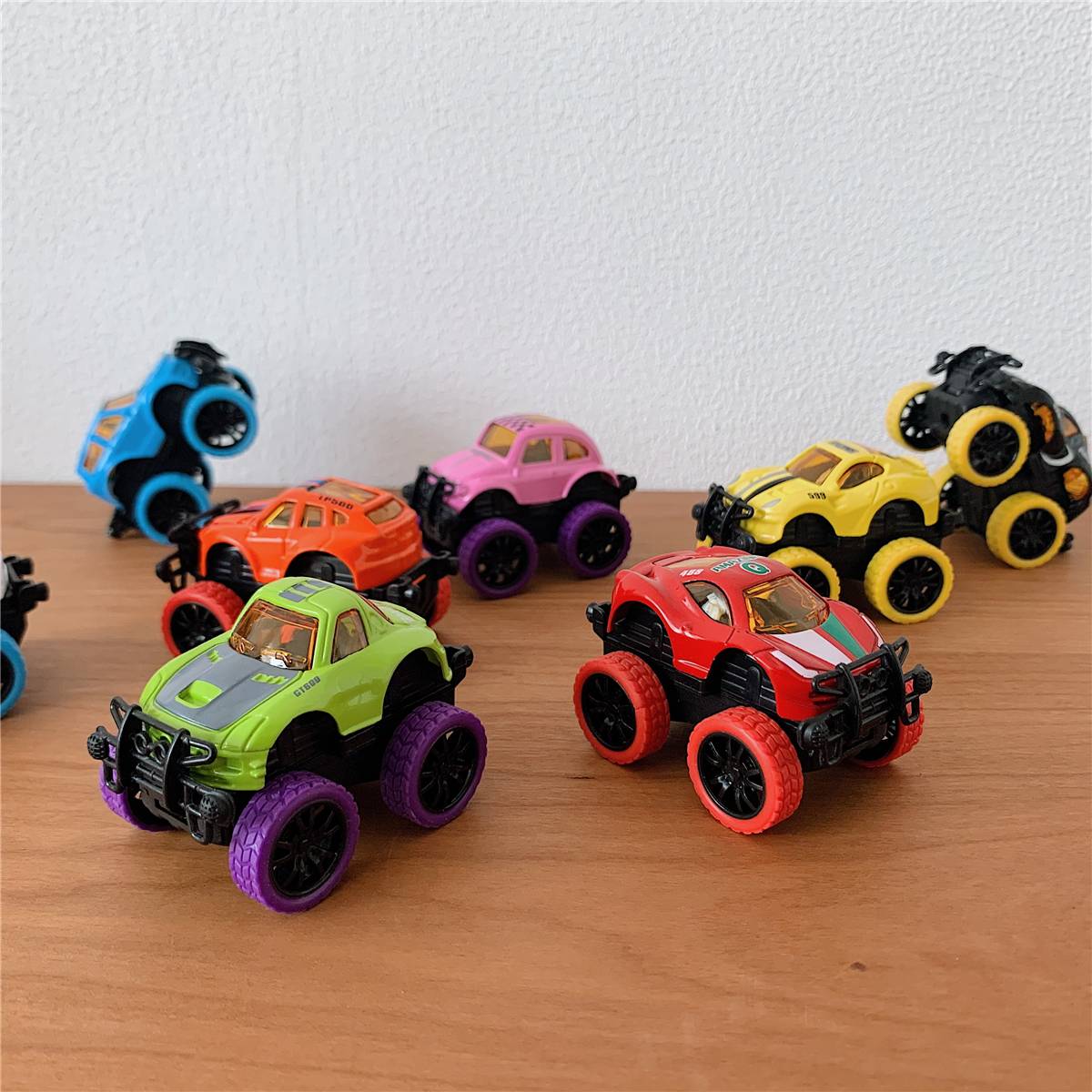 Single mini toy car alloy car to simulate off -road vehicle model inertial boy gift ornaments