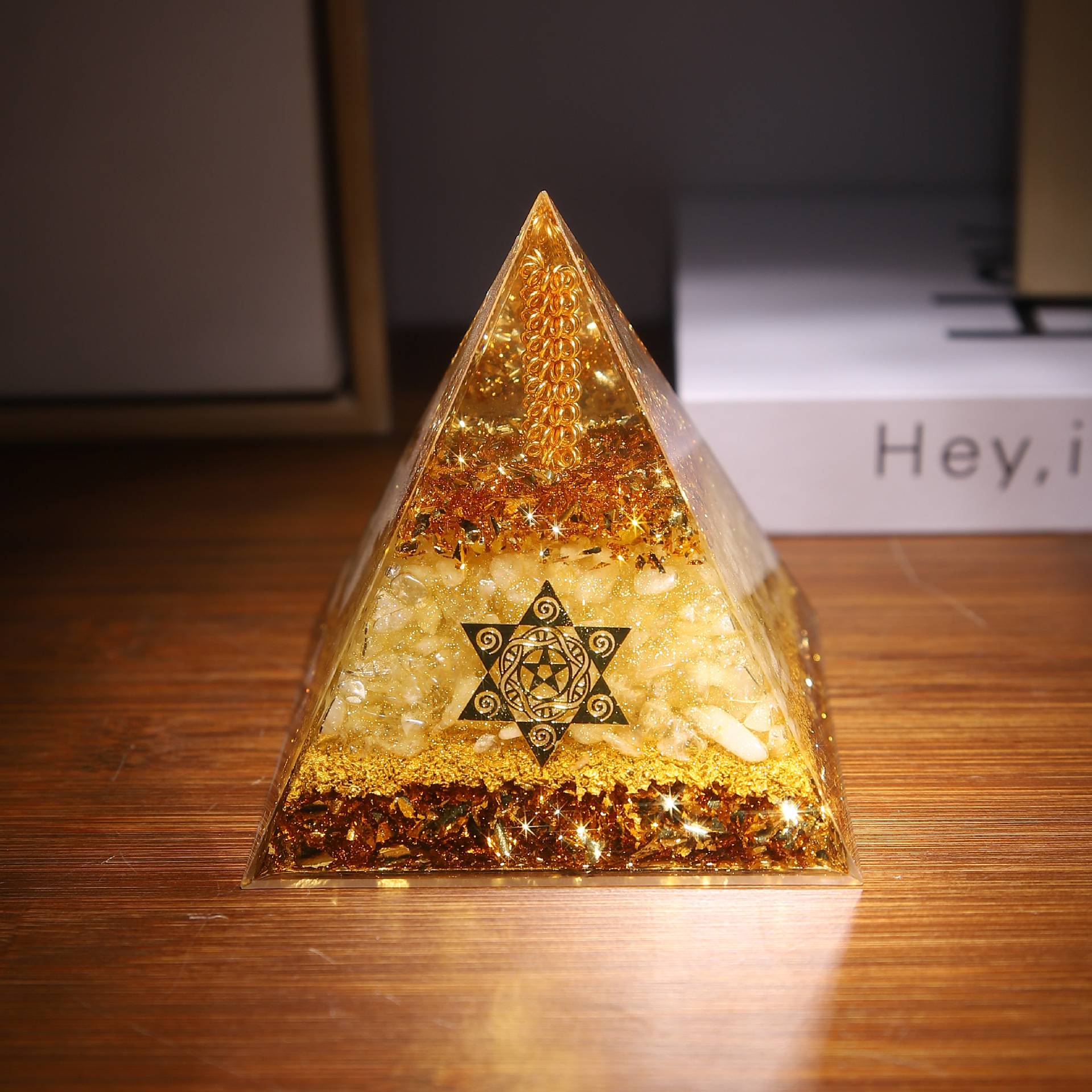 Cross -border Amazon explosion gold pyramid energy pyramid energy tower resin decoration home decoration manufacturer