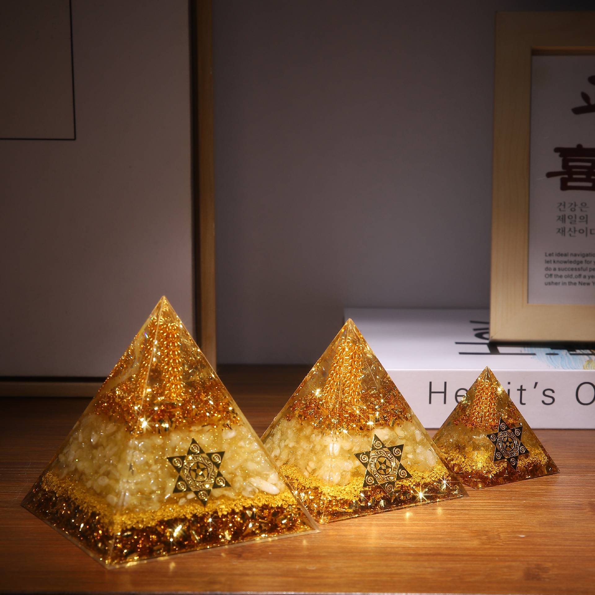 Cross -border Amazon explosion gold pyramid energy pyramid energy tower resin decoration home decoration manufacturer