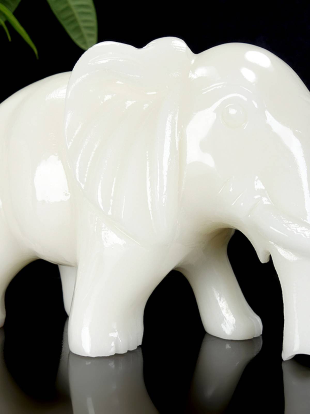 Elephant decoration recruiting wealth and absorbent town Afghanistan white jade