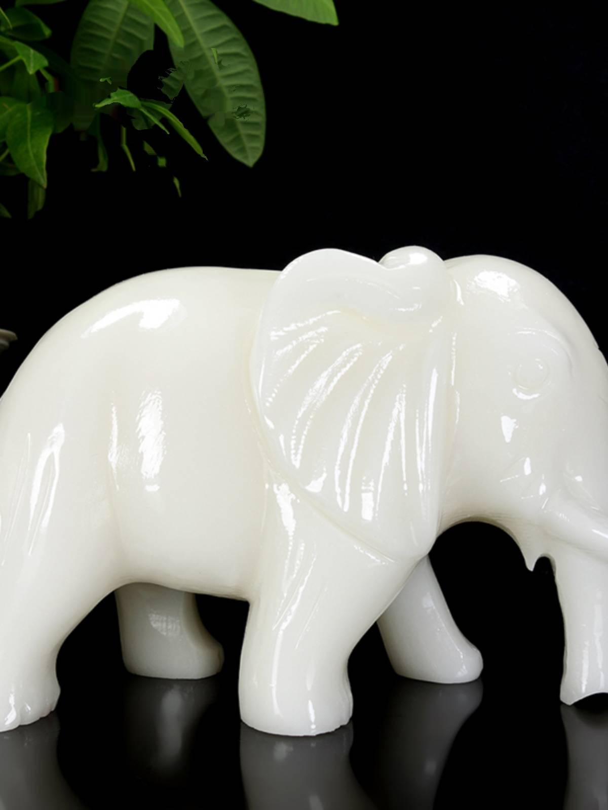 Elephant decoration recruiting wealth and absorbent town Afghanistan white jade