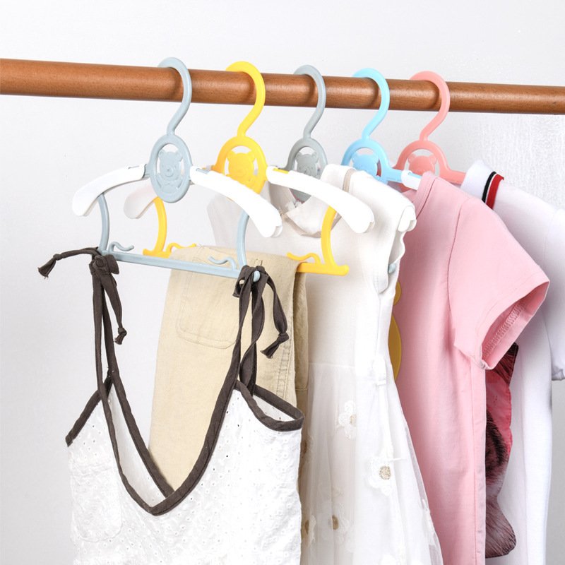 Wholesale Retail Retractable Clotheslines Baby Hanger Children Clothes Drying Cartoon Design Hangers Or Kids Dress Display