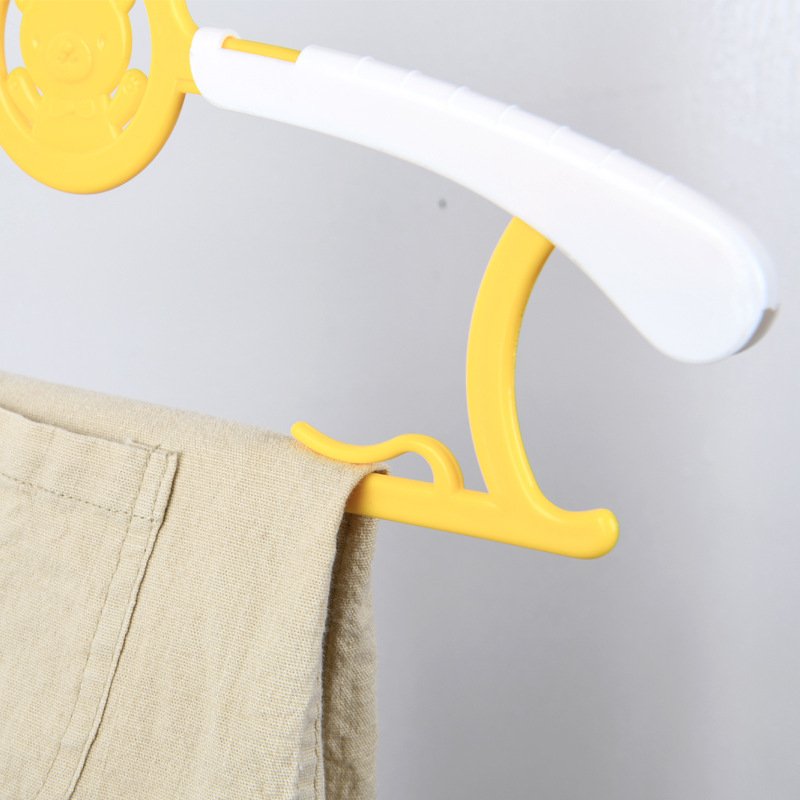 Wholesale Retail Retractable Clotheslines Baby Hanger Children Clothes Drying Cartoon Design Hangers Or Kids Dress Display