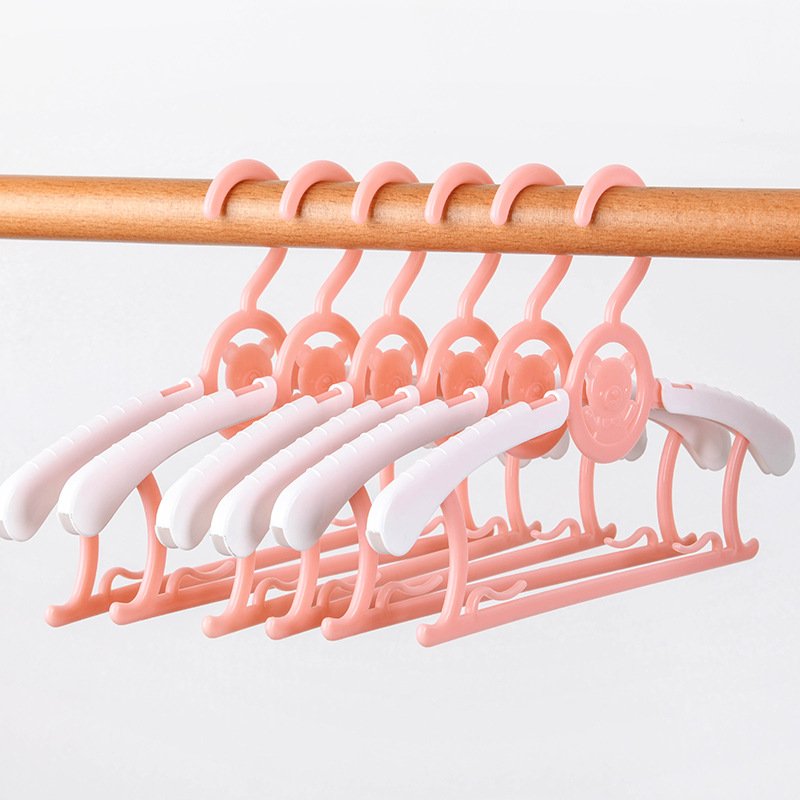 Wholesale Retail Retractable Clotheslines Baby Hanger Children Clothes Drying Cartoon Design Hangers Or Kids Dress Display