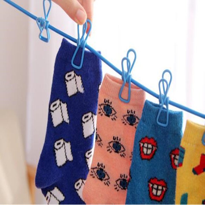 Durable flexible elastic retractable clothesline with colored metal clips