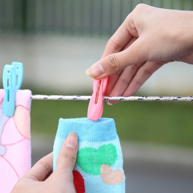 Windproof Clothes Pins for Clothesline Hangers Clothing Clips Pegs With a Basket
