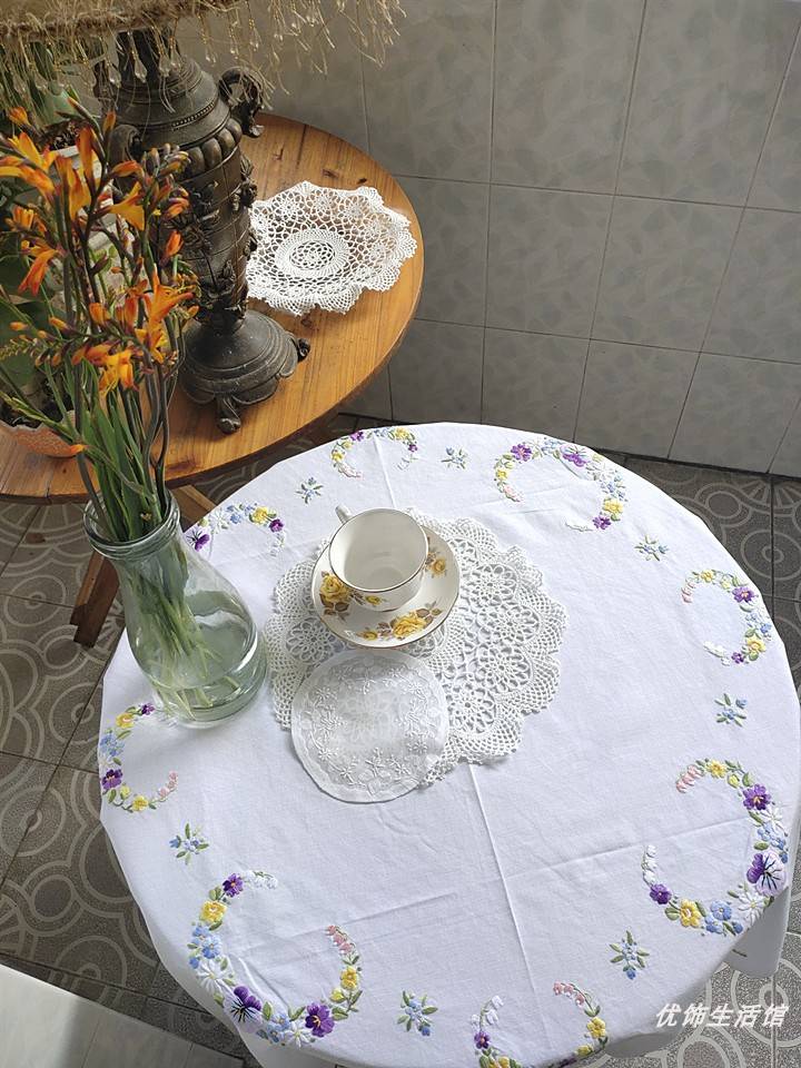 Handmade embroidered hollow tissue color all -cotton tablet