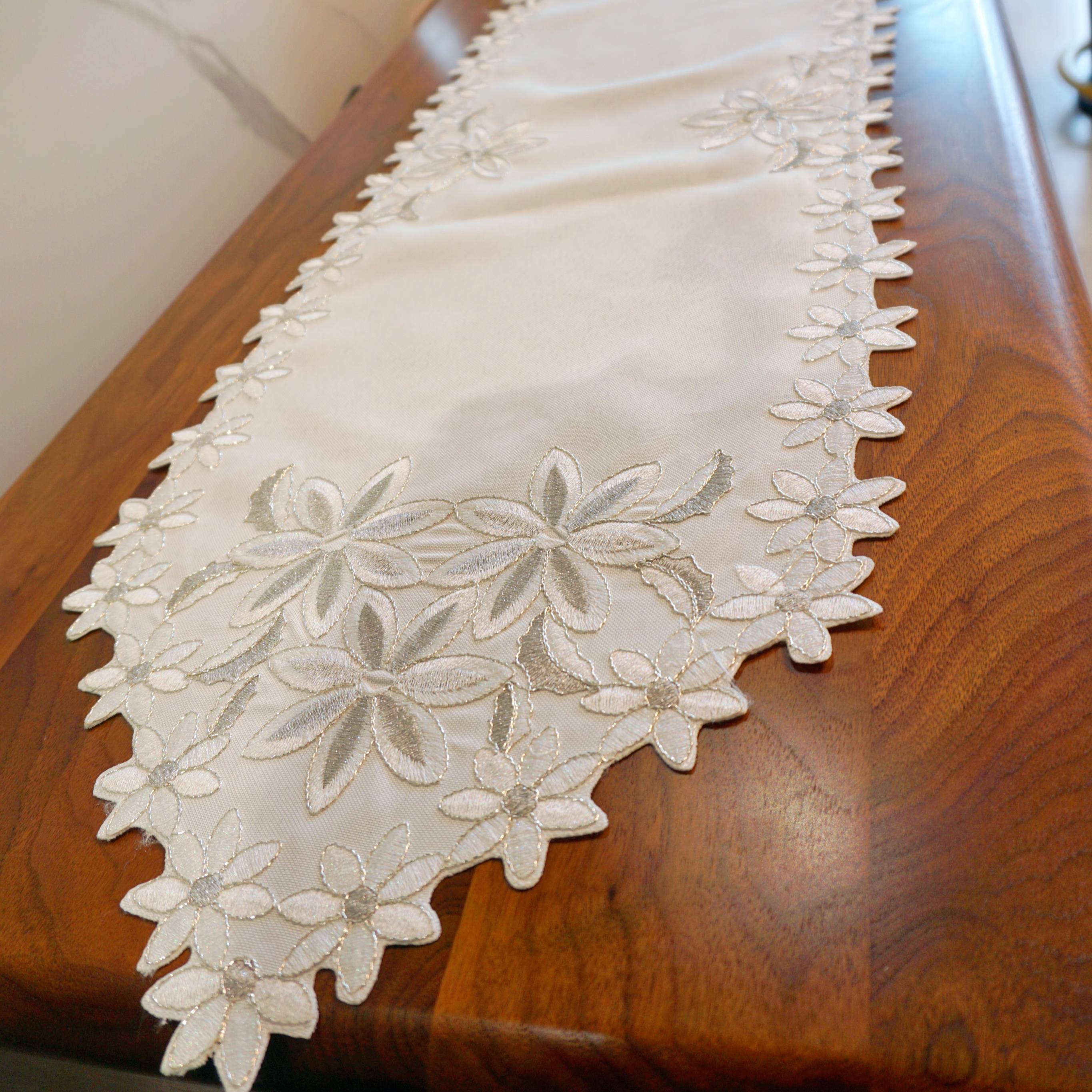 Exit Nordic original tail -tail price break -up sale of heavy workers embroidered embroidery coffee table flag handmade hot side dining table cloth