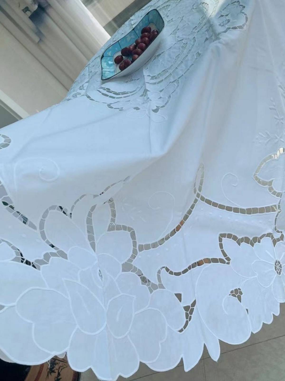 European -style cotton small machine embroidered hollow dining table cloth cover