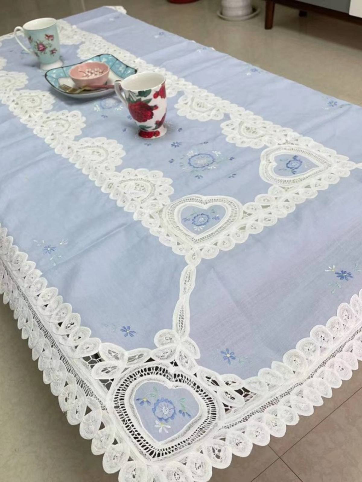 It's beautiful!Export linen Lineli small machine embroidered embroidered flower tablecloth living room coffee table with towels cover piano