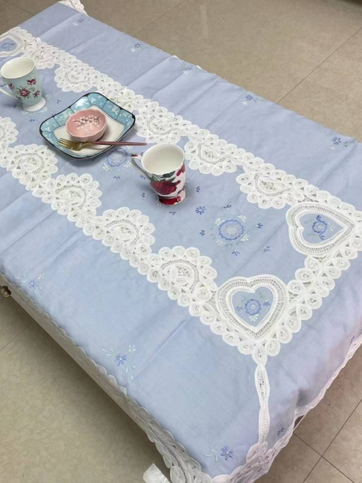 It's beautiful!Export linen Lineli small machine embroidered embroidered flower tablecloth living room coffee table with towels cover piano