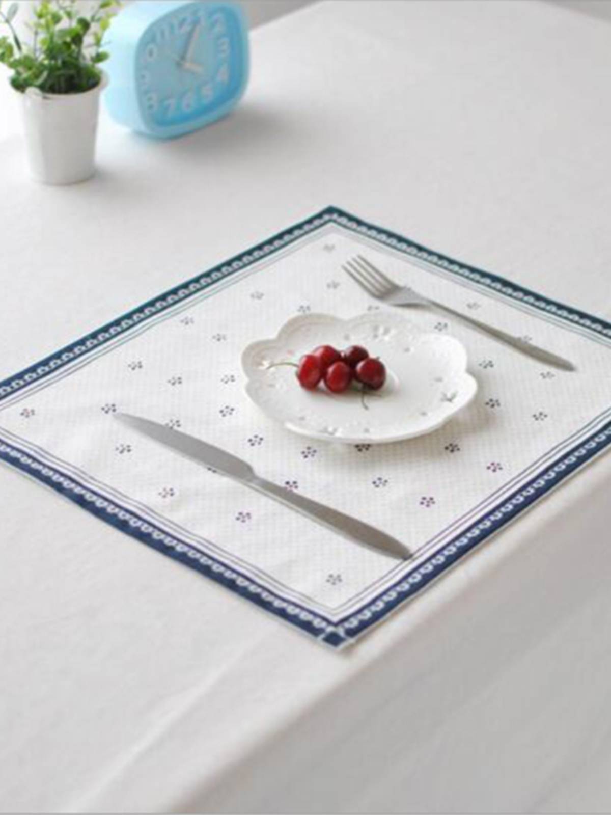Pure white small fresh dining table cloth cotton and sediment hotel home