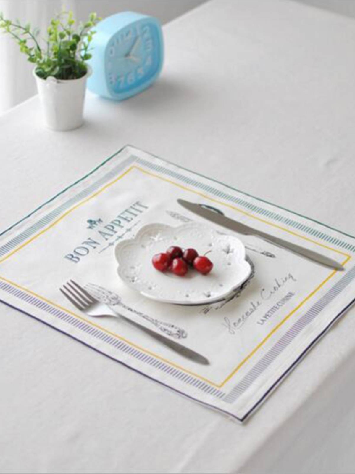 Pure white small fresh dining table cloth cotton and sediment hotel home