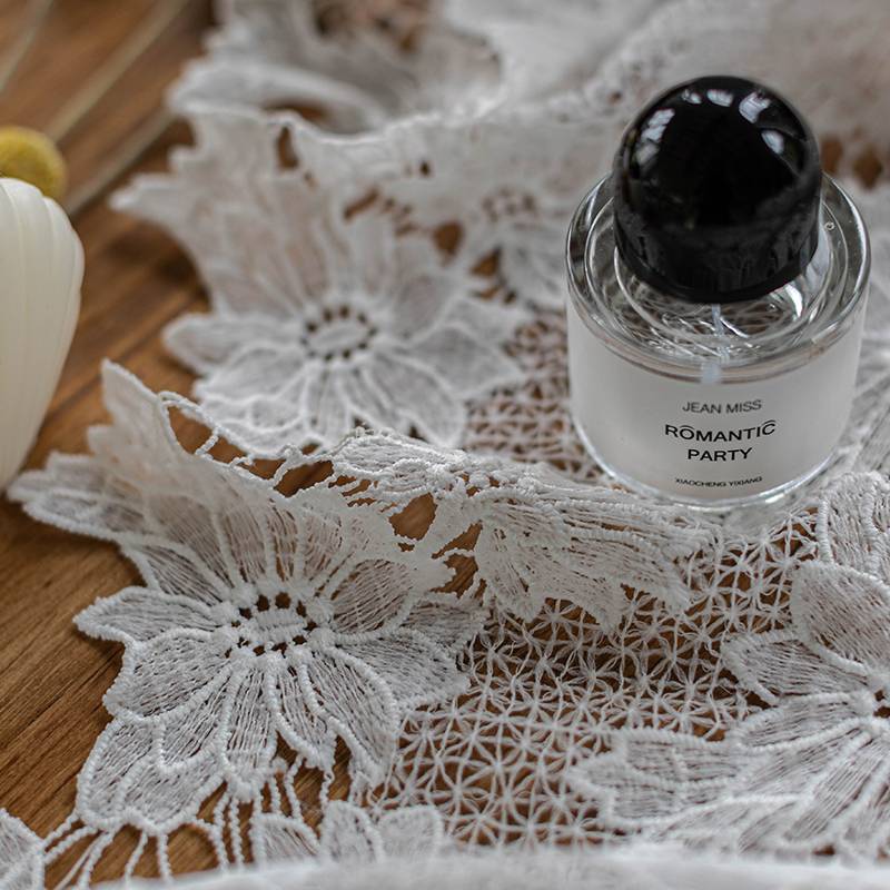 Camellia table cloth, American pastoral retro white lace hollow hook flower European style Gaifu light luxury style rectangular fabric