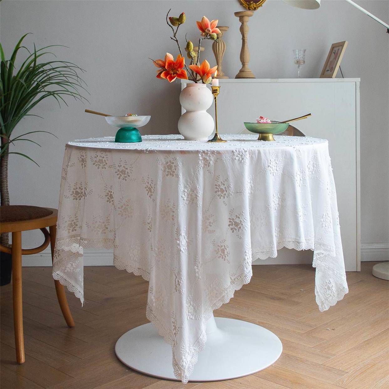 Cross -border embroidery table cloth French court light luxury pure white lace high -end dining table cloth decoration French retro cloth