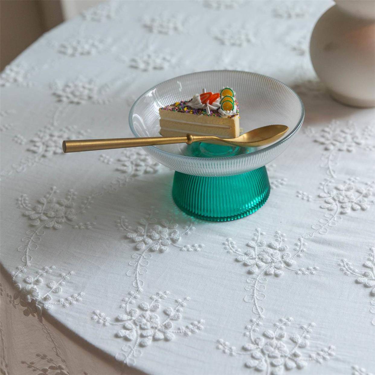 Cross -border embroidery table cloth French court light luxury pure white lace high -end dining table cloth decoration French retro cloth