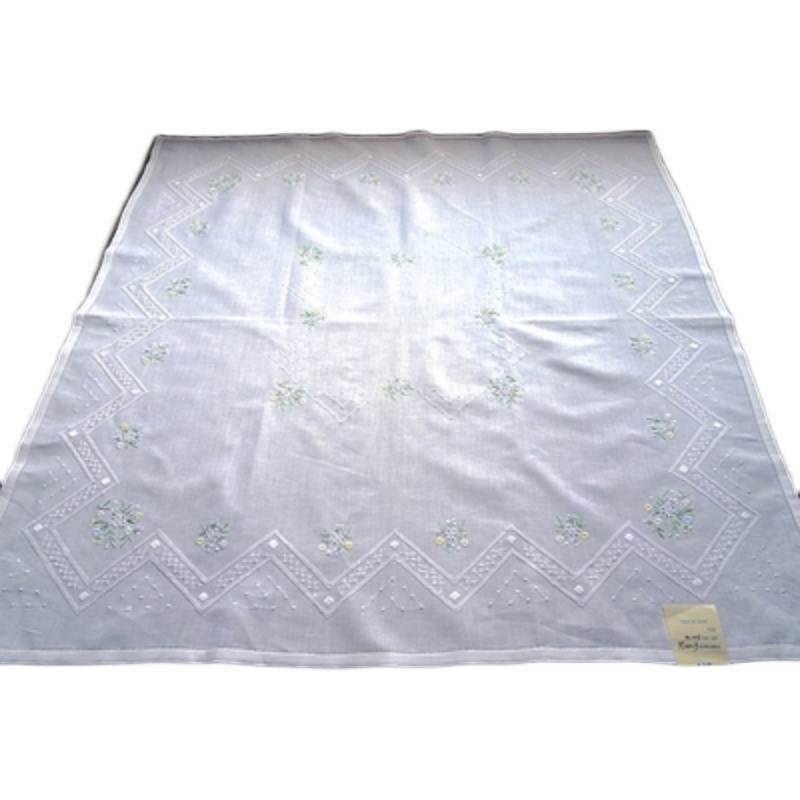 Retro cotton and linen tablecloth TV tissue handmade embroidery