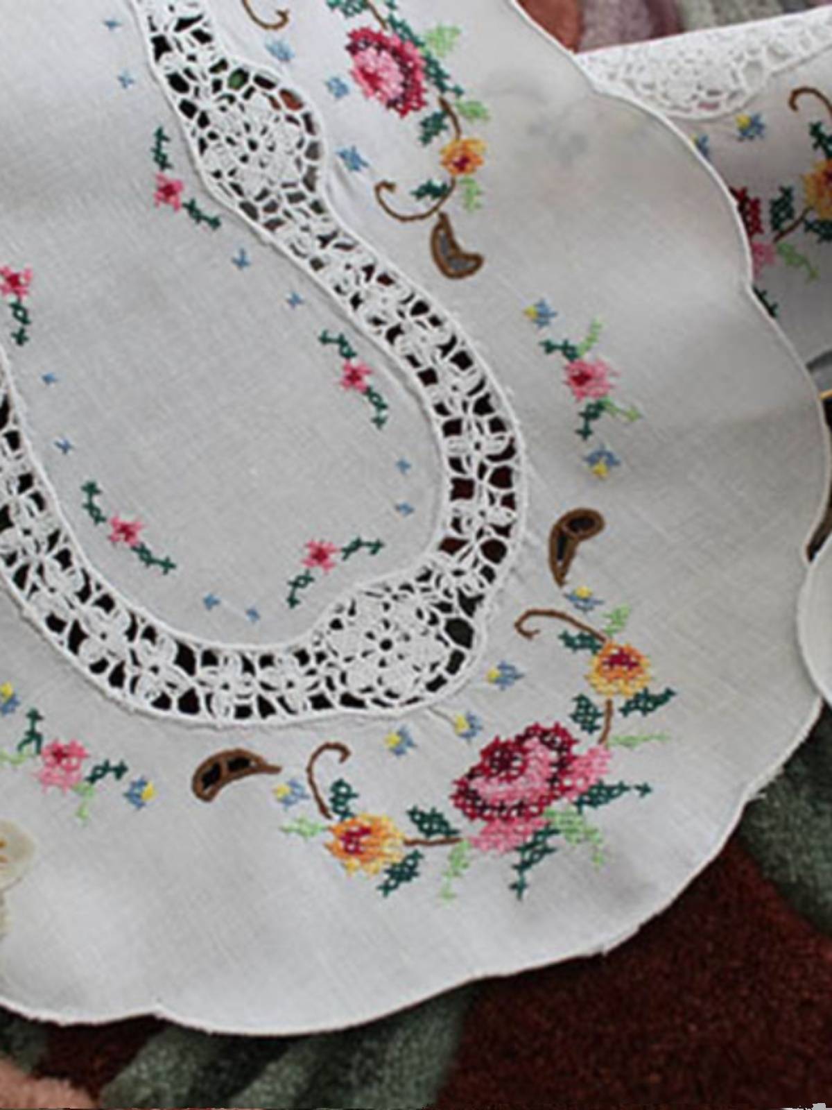 Old cargo embroidered fine line embroidered dining table flag disk
