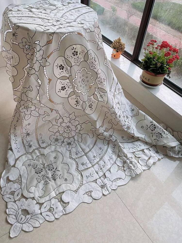 Garden pure cotton hollow small machine embroidered tablecloth