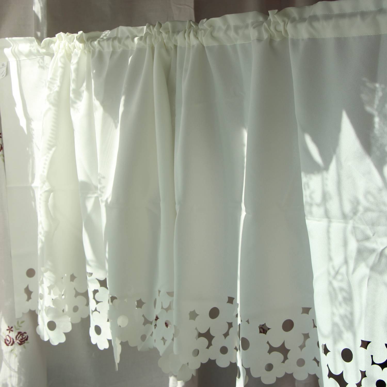 Little fresh pastoral Baroque hollow silhouette flower diameter half curtain coffee curtain shop curtain beige