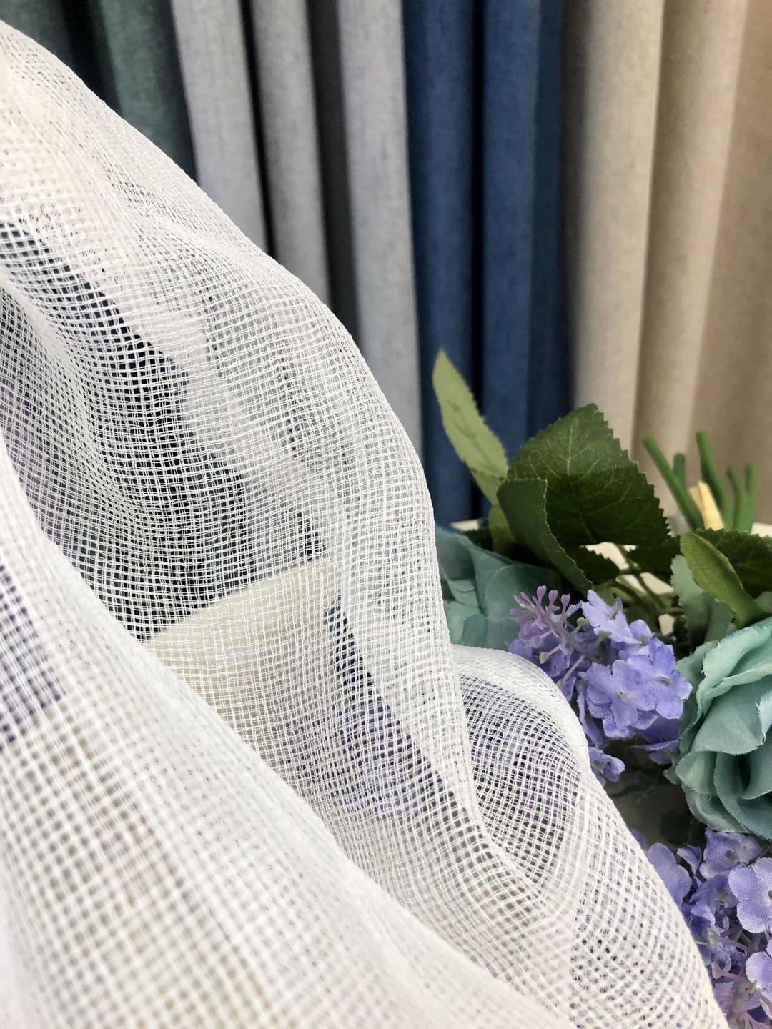 The curtain is simple and translucent and fresh
