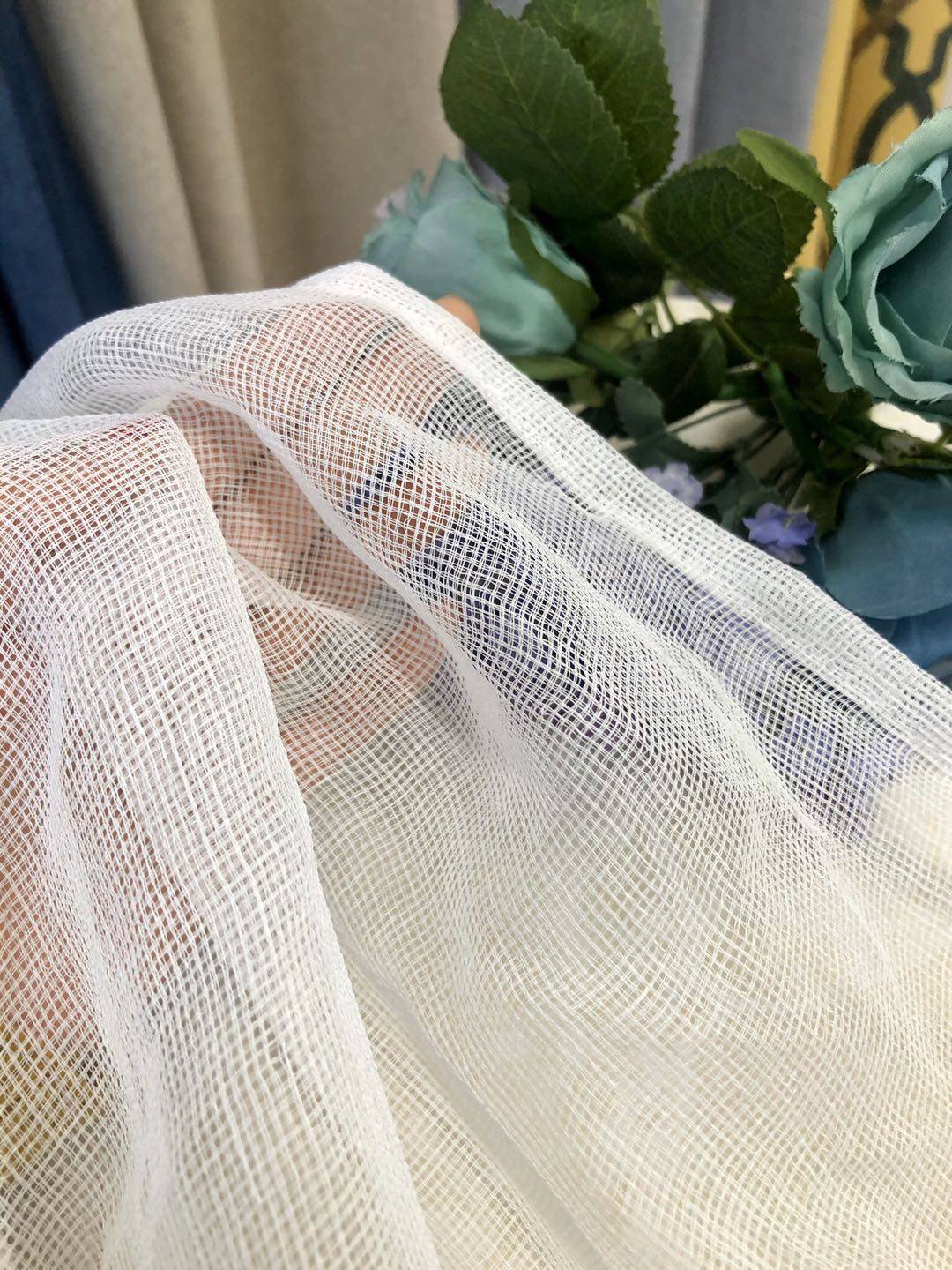 The curtain is simple and translucent and fresh