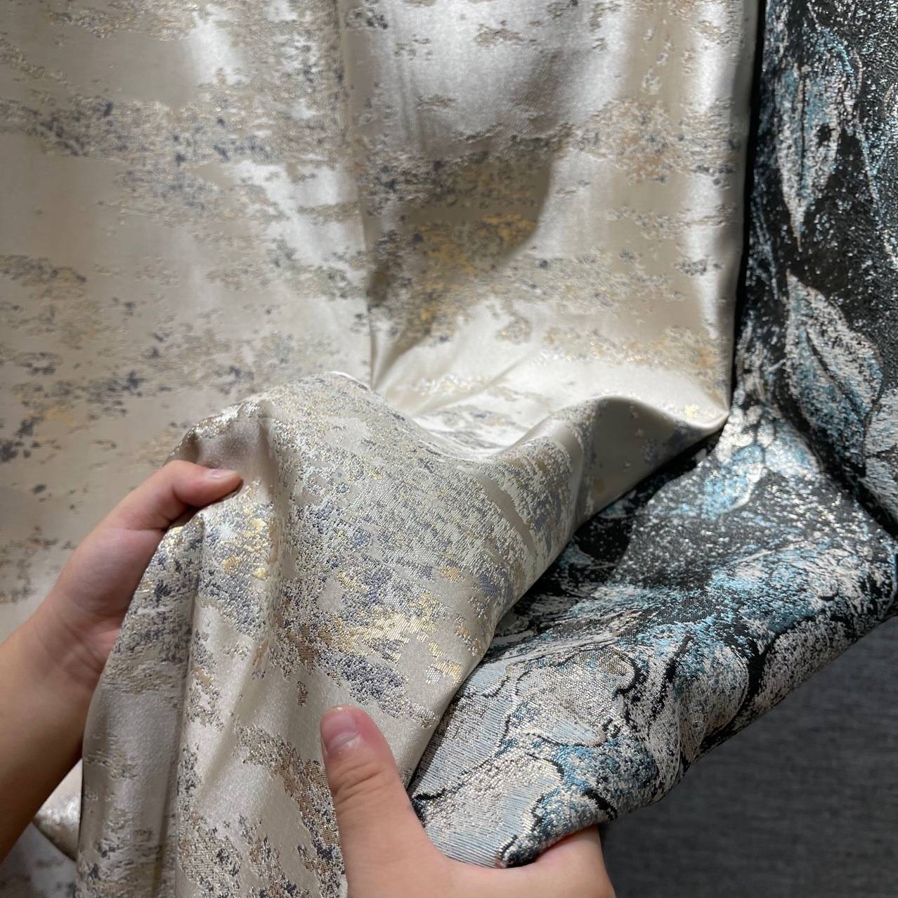 Sumei Zhizhi manufacturer's new 2021 American light luxury gold silk line high -end living room stitching curtain high precision mention
