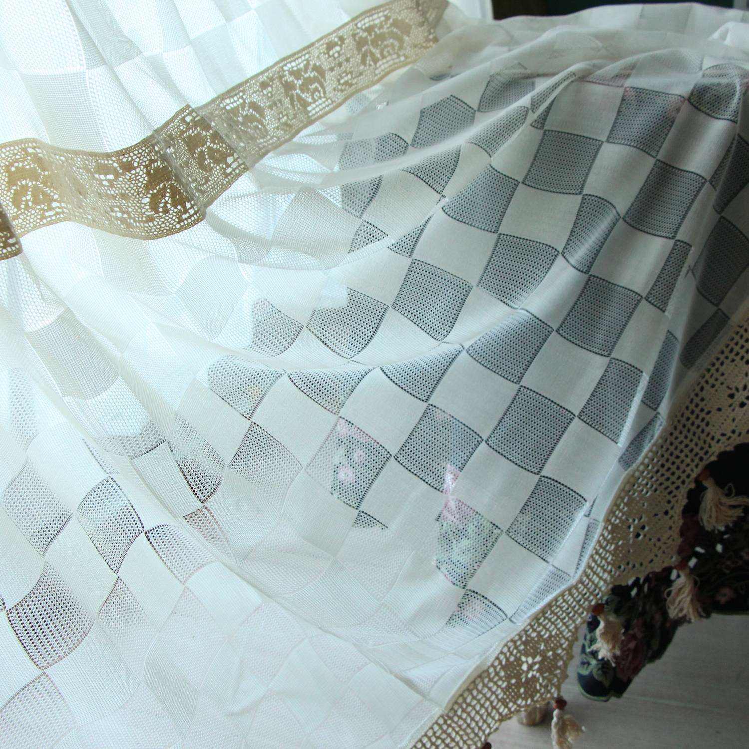 Hanging nose format woven mosaic lace lace