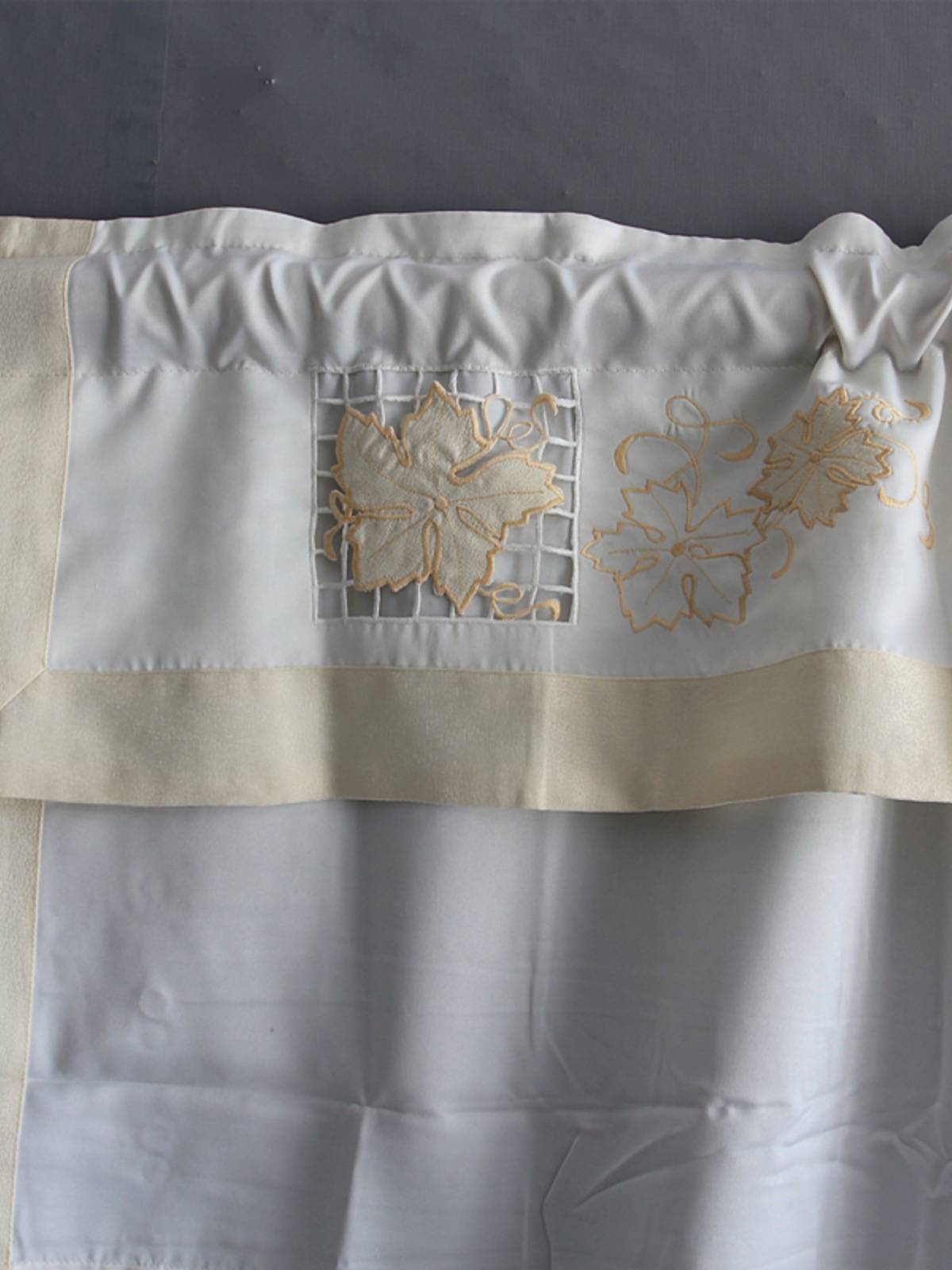Simple and modern half -shading hollow curtain finished product