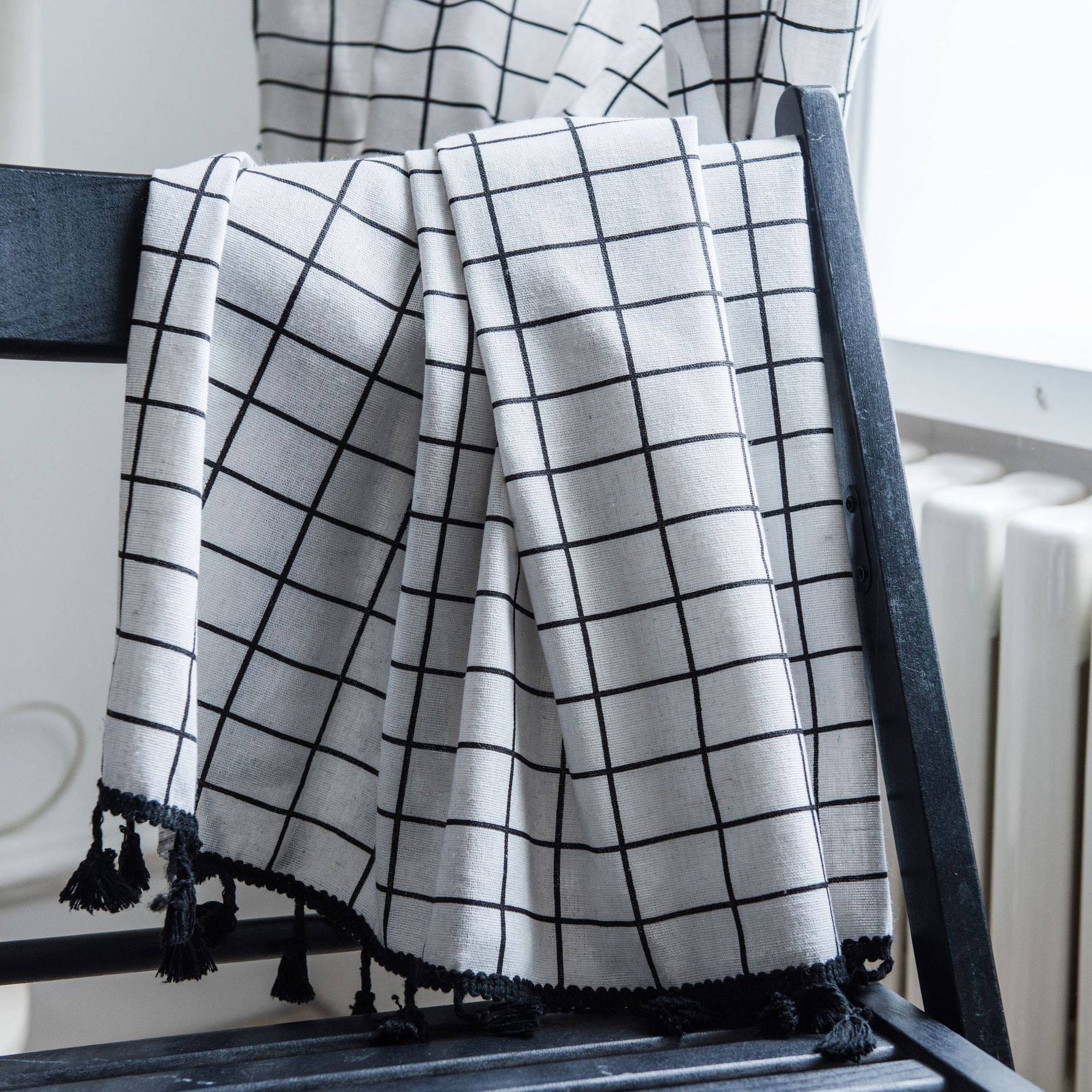 White curtains are simple and transparent.