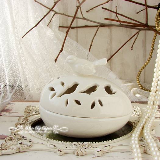 Forest Song.Rural American -style rural Mediterranean white porcelain embossed hollow bird jewelry box jewelry box