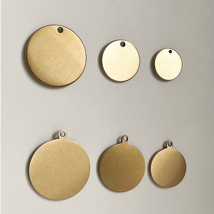 Wholesale Two-Sided Blank Shield Shaped Nameplate Brushed Or Mirror Effect Lettering Metal Plate Brass Dog Tags For Sale