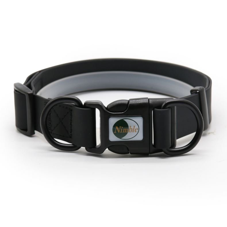 Muker Top Seller Christmas Solid Pattern Pvc & Nylon Dog Cat Collars Breakaway Feature Leashes With Other Pet Products