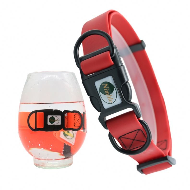 Muker Top Seller Christmas Solid Pattern Pvc & Nylon Dog Cat Collars Breakaway Feature Leashes With Other Pet Products