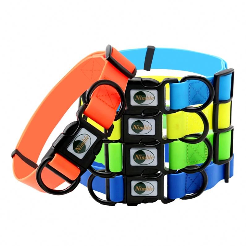 Muker Top Seller Christmas Solid Pattern Pvc & Nylon Dog Cat Collars Breakaway Feature Leashes With Other Pet Products