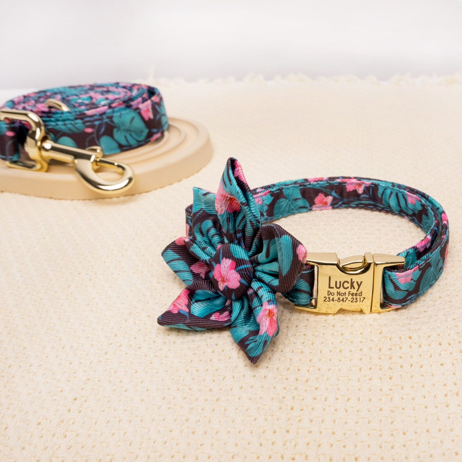 2023 Personalized Girls Gift Custom Floral Pattern Engraved Pet Collars cat collar leash Adjustable Dog Collar and Leash Sets