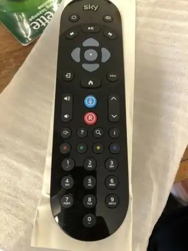 UK Market New Replacement Universal Work for Q Min Set Top Box Voice Remote Control with BT Search Voice Remote Control